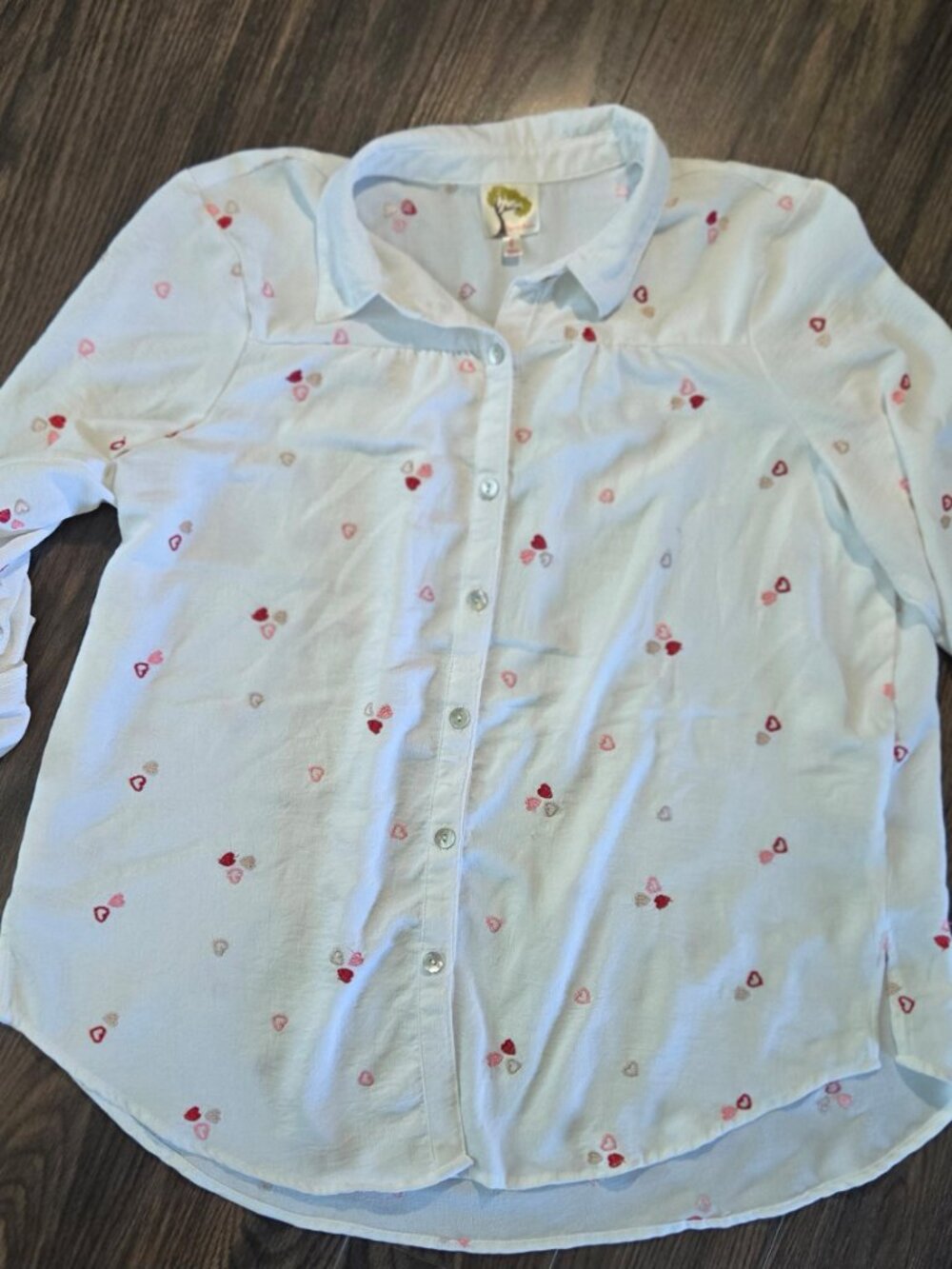 FIG & FLOWER Classic Style Blouse w/ Embroidered Hearts SIZE L